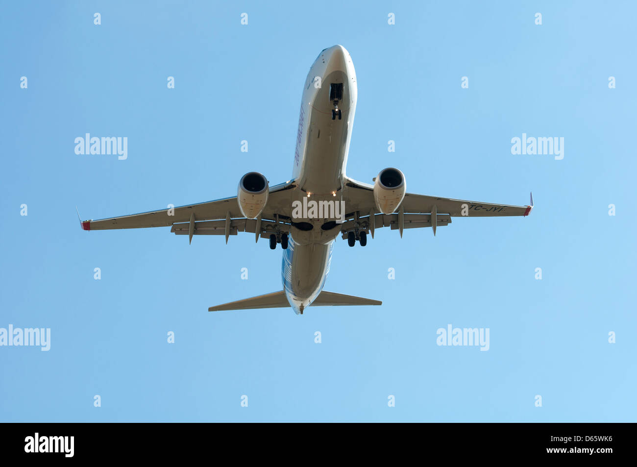 Türkische Fluggesellschaft Boeing 737 (TC-JYI) herannahenden Birmingham Airport Stockfoto