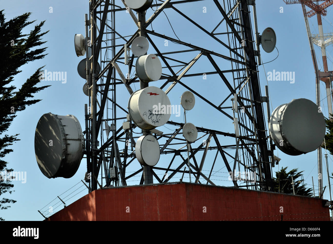 Kommunikation-Antennen auf Twin Peaks, San Francisco, Kalifornien, USA Stockfoto