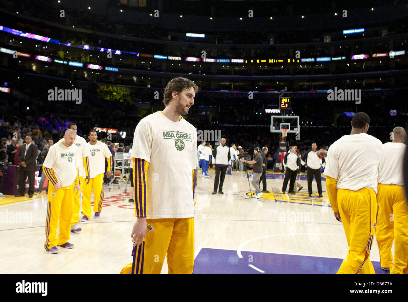 Los Angeles, CA, USA. 12. April 2013.  Los Angeles Lakers Pau Gasol bereitet sich auf das Spiel gegen die Golden State Warriors im Staples Center In Los Angeles, California Freitag, 12. April 2013. ARMANOD ARORIZO. (Bild Kredit: Kredit: Armando Arorizo/Prensa Internacional/ZUMAPRESS.com /Alamy Live-Nachrichten) Stockfoto