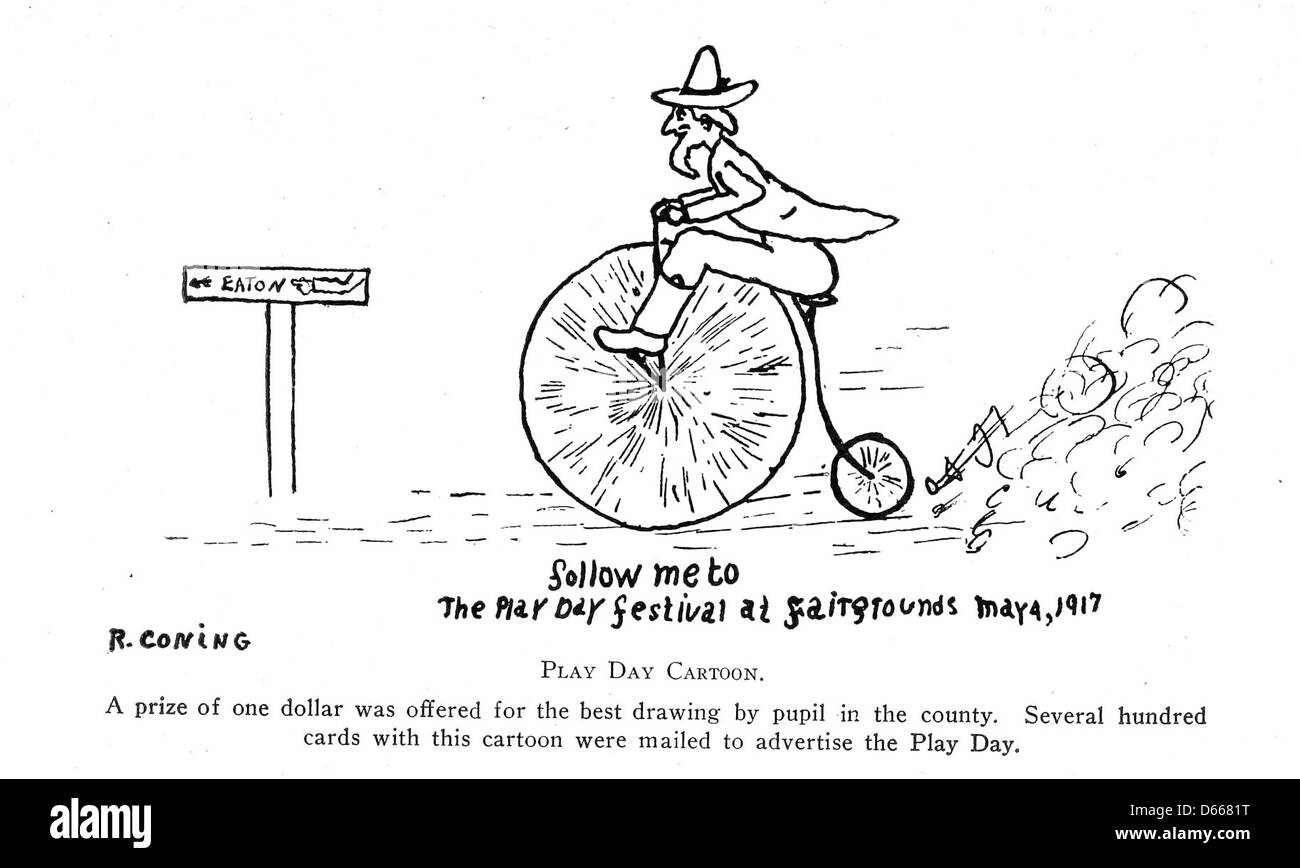 Ein Foto aus dem Jahr 1920 aus einer Studie der ländlichen Schulbedingungen in Ohio, das Kinder zeigt, die an einem Festival mit einem Penny-Fahrrad teilnehmen. Dies fängt einen spielerischen Moment in der ländlichen Schule ein, der das gesellschaftliche Leben der Gemeinde widerspiegelt. Stockfoto