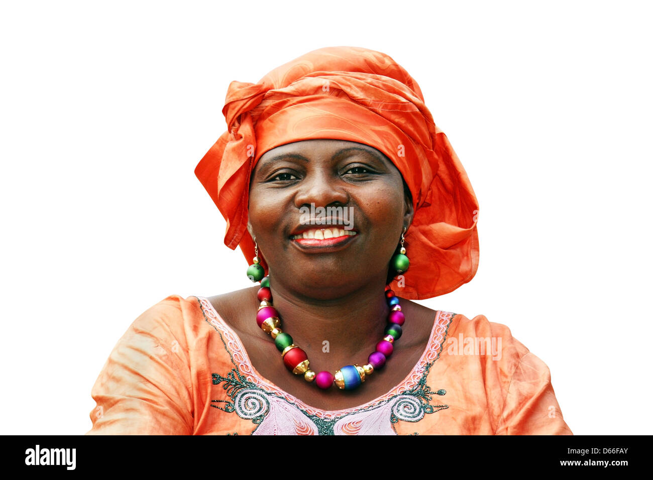 Schöne Afrikanerin mit orange Schal auf weiß Stockfoto