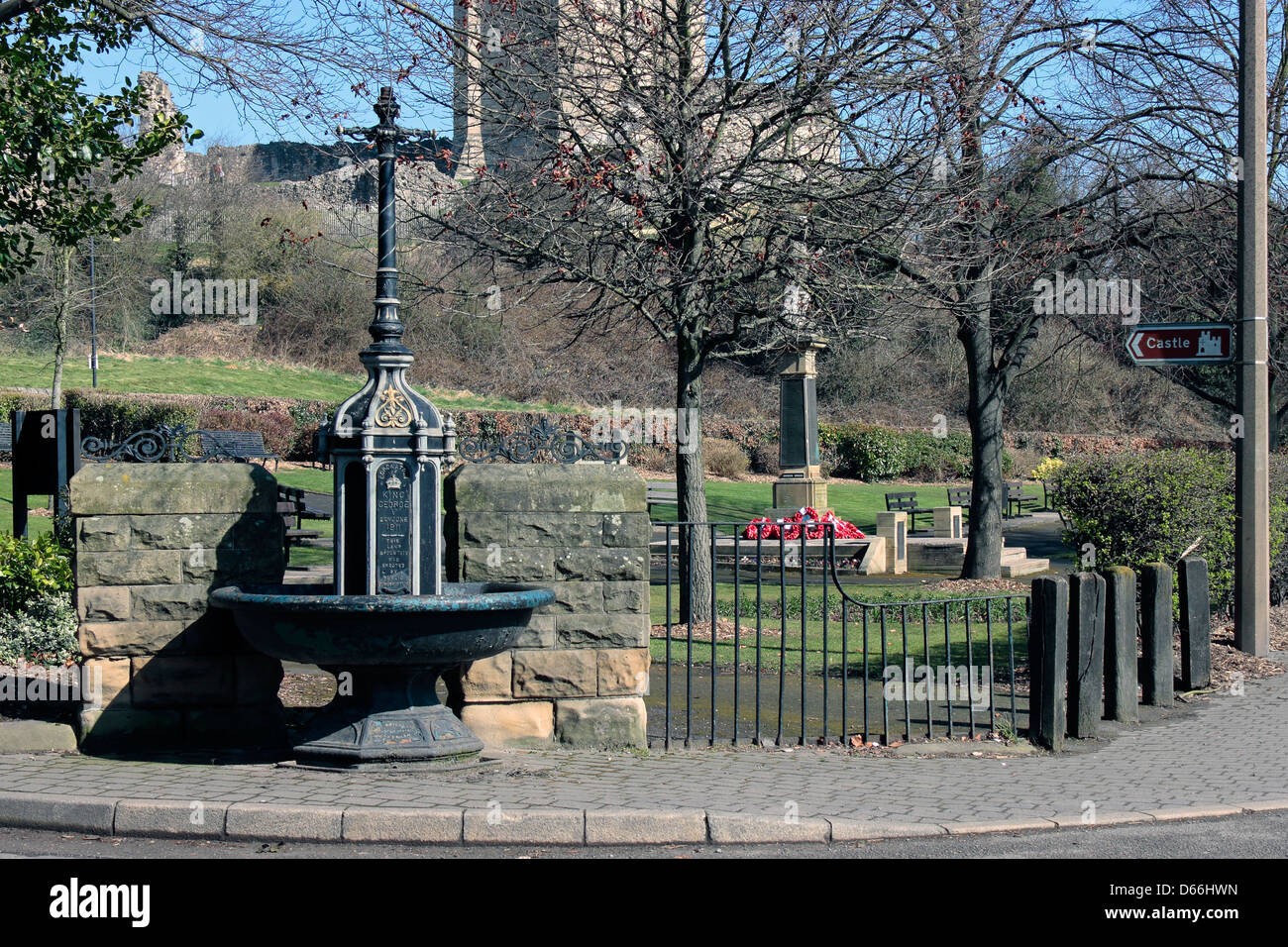 König George V Coronation Lampe und Brunnen in Coronation Park Conisbrough Stockfoto