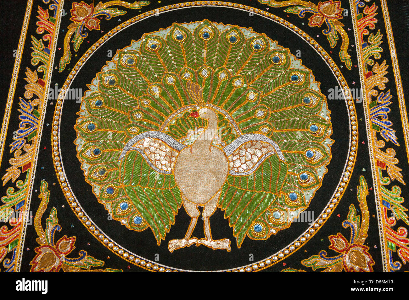 Stickerei mit ein Pfau, Mandalay, Myanmar (Burma) Stockfoto