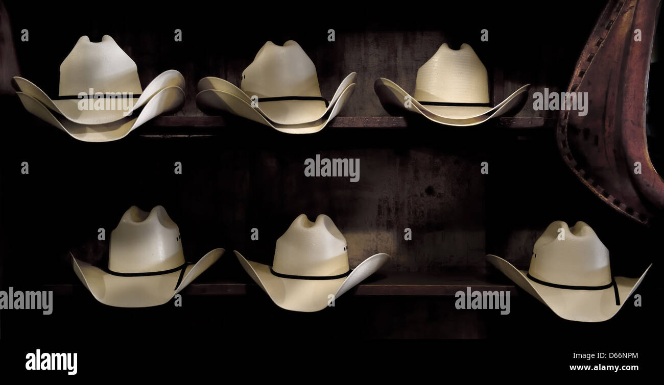 Cowboy-Hüte in einem westlichen Geschäft Stockfoto