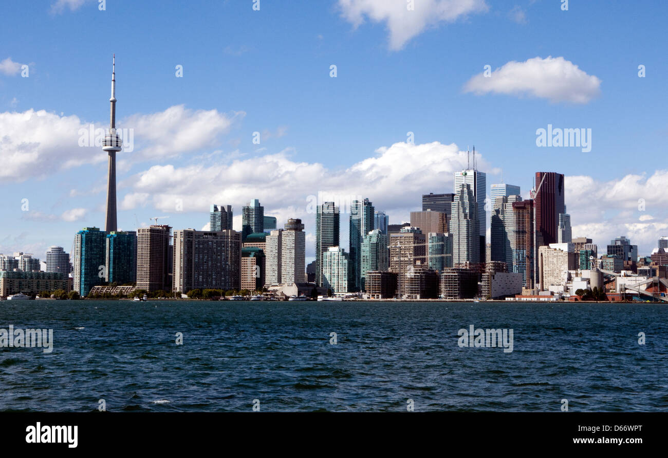 Ein Blick auf die Skyline von Toronto aus Toronto Island Park in Kanada Stockfoto