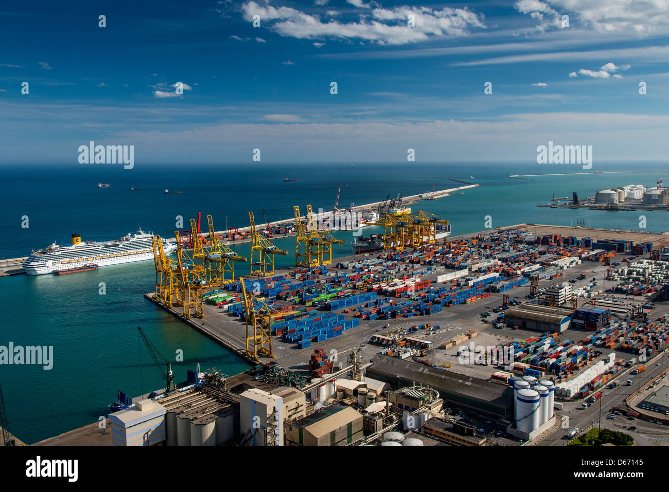 Blick über den Hafen der Fracht vom Montjuic, Barcelona, Katalonien, Spanien Stockfoto