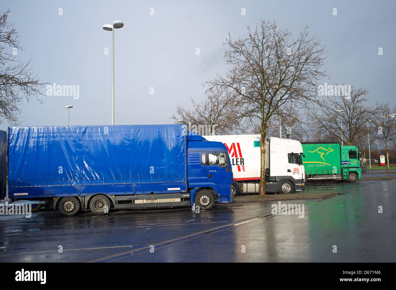 LKW geparkt bei Autobahn-Tankstelle Münster Germany Stockfoto