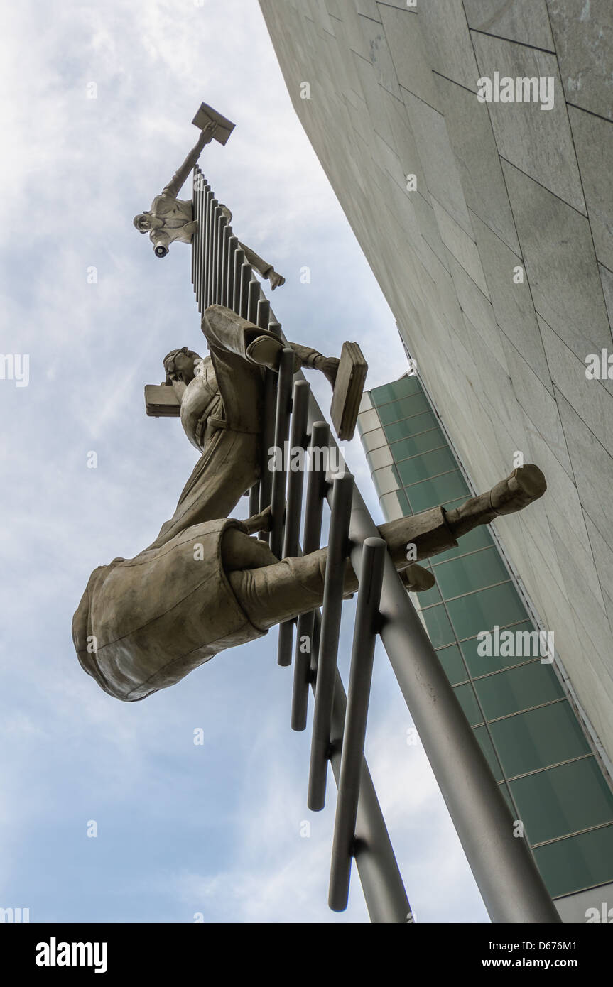 Peter Lenks "Karriereleiter" Bildhauerei an der Investitionsbank Berlin. Berlin, Deutschland. Stockfoto