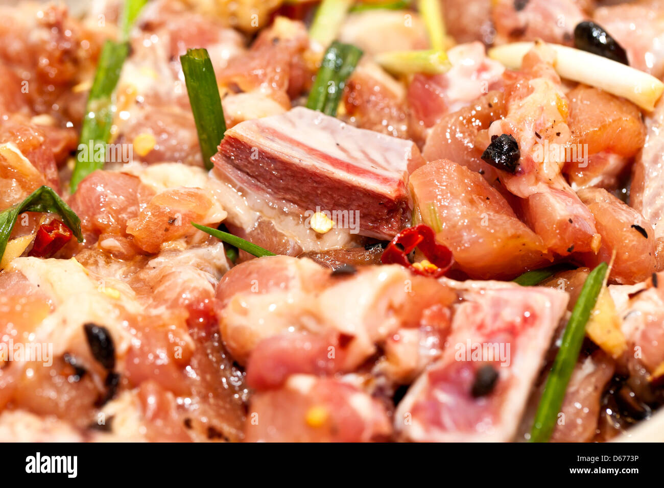 Rohes Fleisch mit sauce Stockfoto