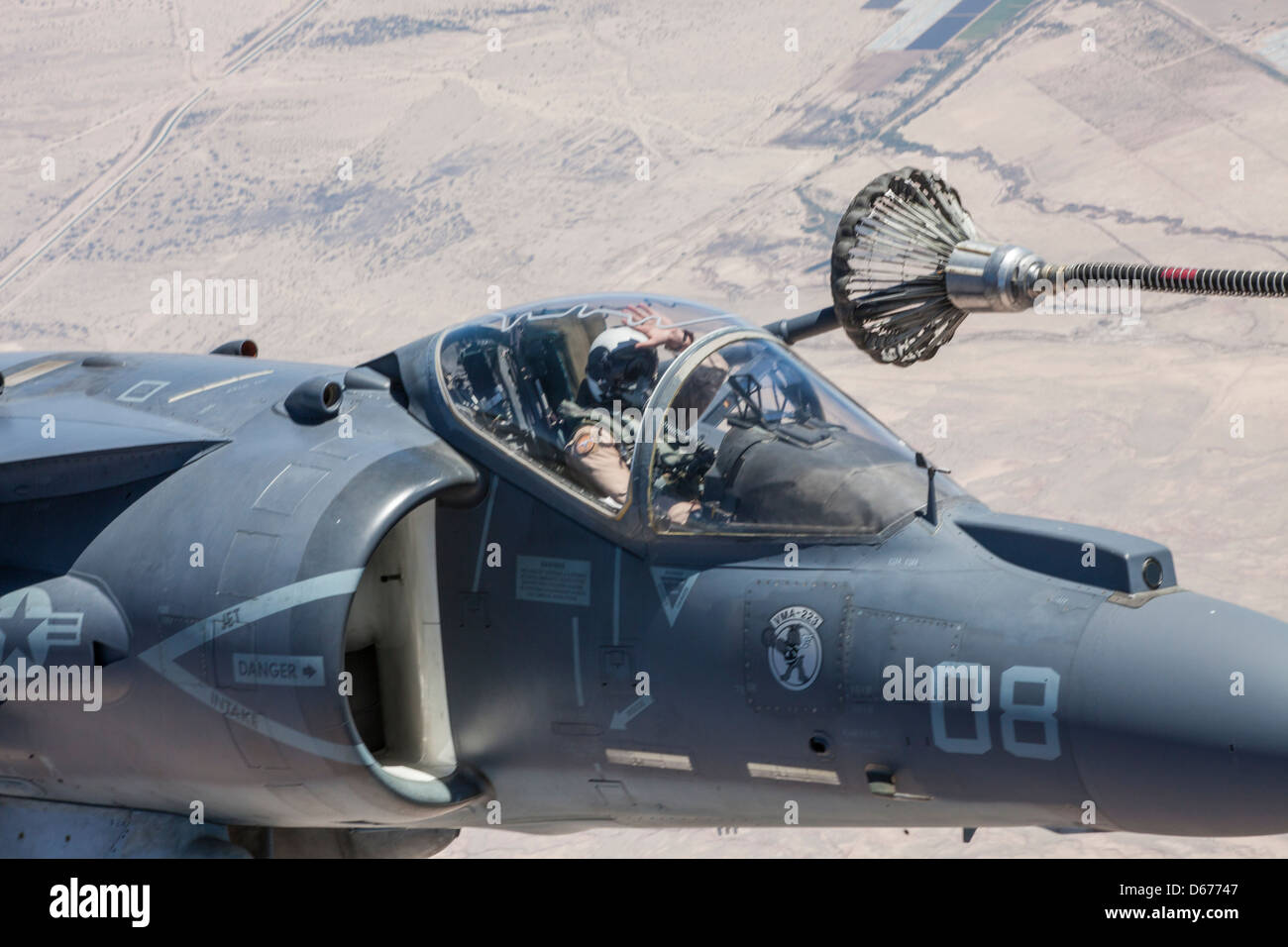 Major James Vallario nimmt am Kurs für Waffen und Taktik der Marine Corps Air Station Yuma Teil, um die Fähigkeiten in den AV-8B Harrier Operationen im Rahmen des Marine Corps Trainingsprogramms zu verbessern. Stockfoto