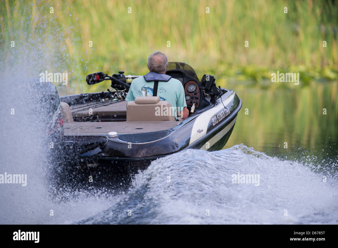 Silver Star Bass Boot flussabwärts in Leesburg Lake County Florida USA Haines Creek zu beschleunigen. Stockfoto