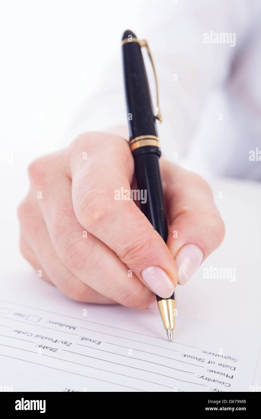 Ausfüllen des Formulars auf der weißen Hand. Stockfoto