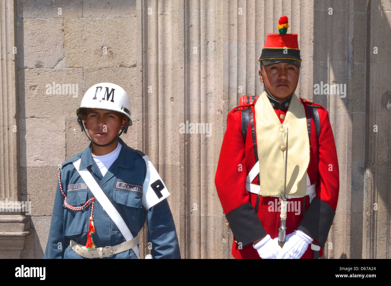 Militär-Polizei und Nationalgarde auf Patrouille außerhalb der Regierungspalast in La Paz, Bolivien Stockfoto