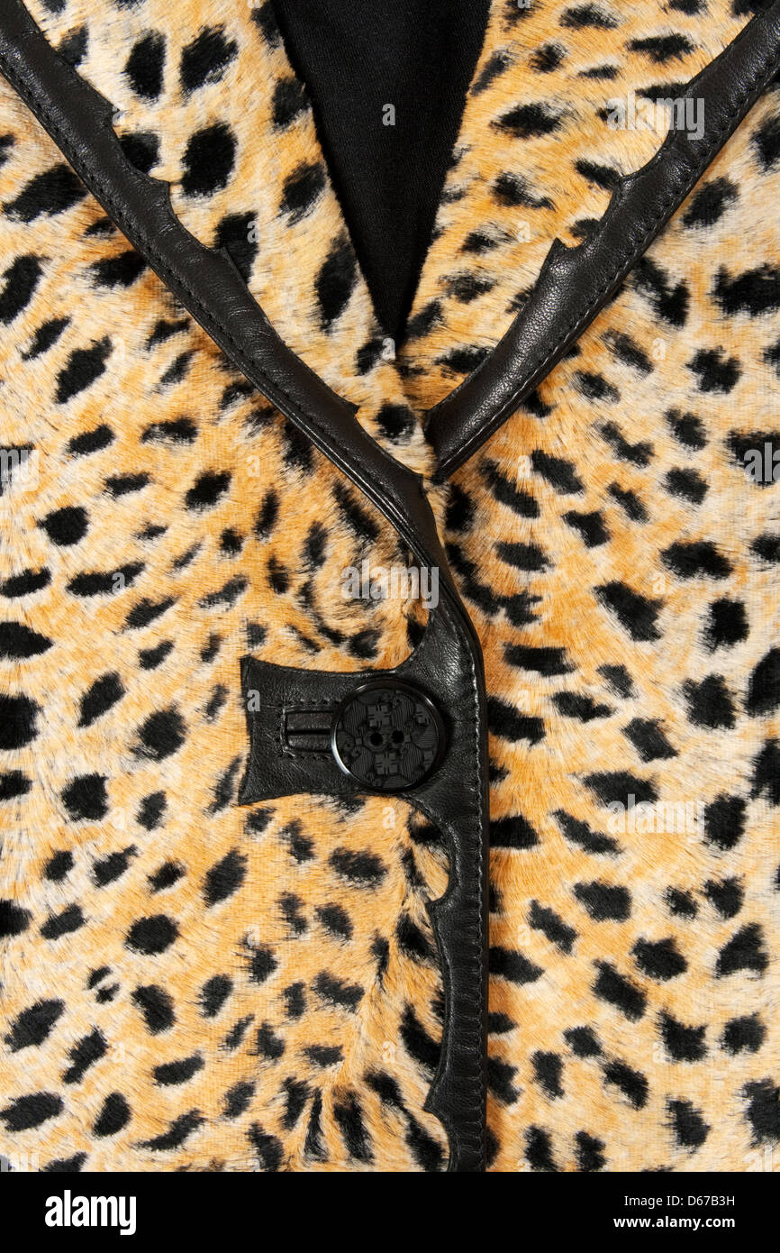 Leopardenjacke -Fotos und -Bildmaterial in hoher Auflösung – Alamy