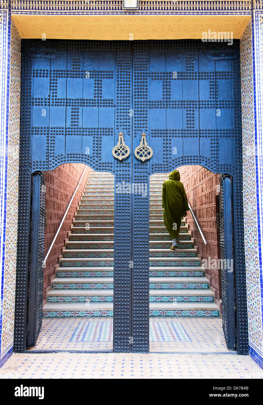 Ourika-Tal, Marokko. Beduinen typische blaue marokkanische Tür betreten. Stockfoto