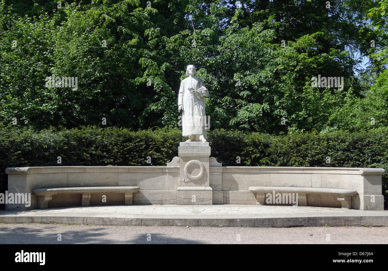 Ansicht der Gedenkstätte Franz Liszt (1811-1886) im Ilm-Park in Weimar, Deutschland, 19. Mai 2012. Das Denkmal wurde vom Bildhauer Hermann Hahn aus weißem Carrara-Marmor. Foto: Soeren Stache Stockfoto