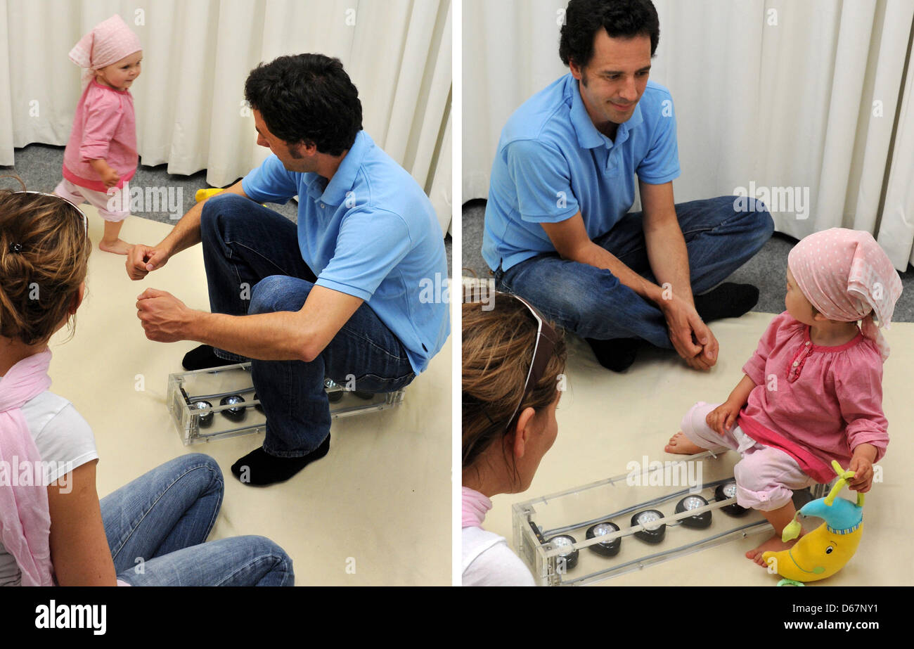 Forscher Moritz Daum veranschaulicht ein 19 Monate altes Kind eine Lampe einschalten, durch das sitzen auf es am Max Planck Institut für menschliche kognitive and Brain Sciences in Leipzig, Deutschland, 22. Mai 2012. Dr. Daum verlässt Leipzig um seine Arbeit fortzusetzen, auf Entwicklungspsychologie von Kleinkindern an der Universität Zürich. Foto: WALTRAUD GRUBITZSCH Stockfoto