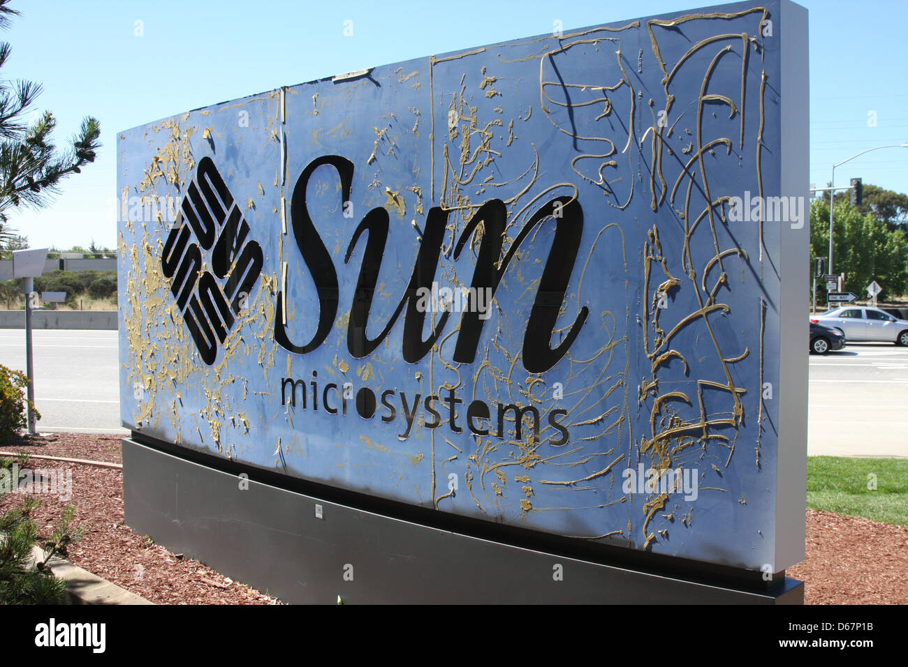 Die alten Firmenschild von Sun Microsystems in Menlo Park, USA, 10. Juni 2012. die ehemalige Sonne verkaufte Hauptsitz von Oracle an Facebook Verkauft. Foto: Christoph Dernbach Stockfoto
