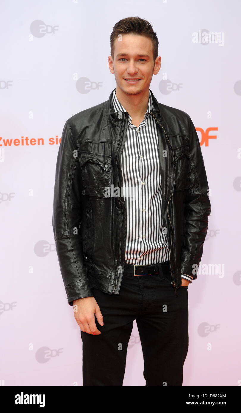 Der Schauspieler Vladimir Burlakov Kommt bin Quantenelektrodynamik (03.