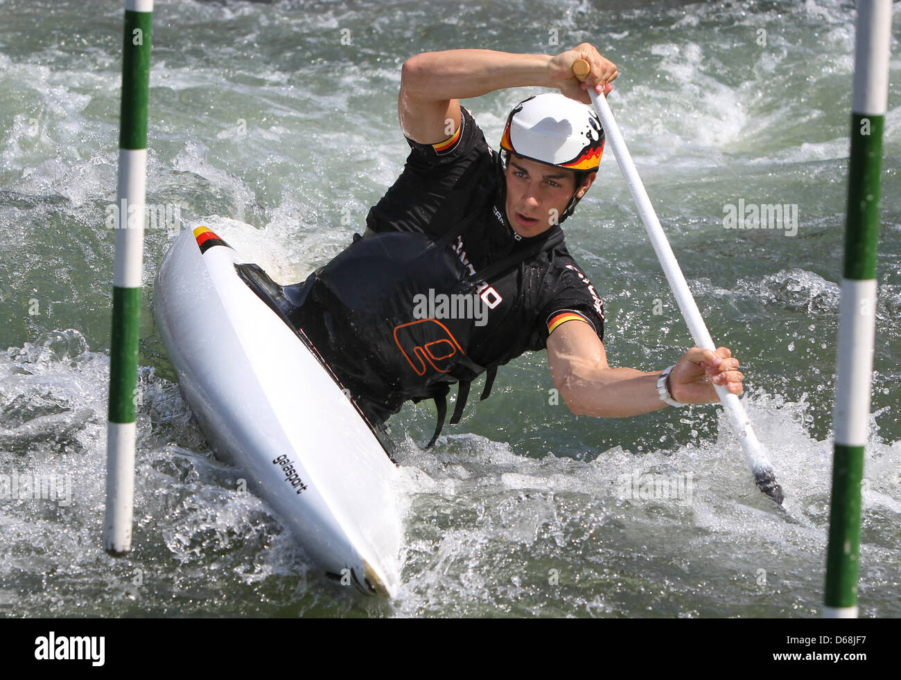 Deutsche Kanuten Züge Sideris Tasiadis am Eiskanal in Augsburg, Deutschland, 10. Juli 2012. Herr Tasiadis ist Teil des Teams von fünf Kanuten, die Deutschland in der Slalom-Kanu-Disciplince bei den Olympischen Spielen vertreten. Foto: Karl-Josef Hildenbrand Stockfoto