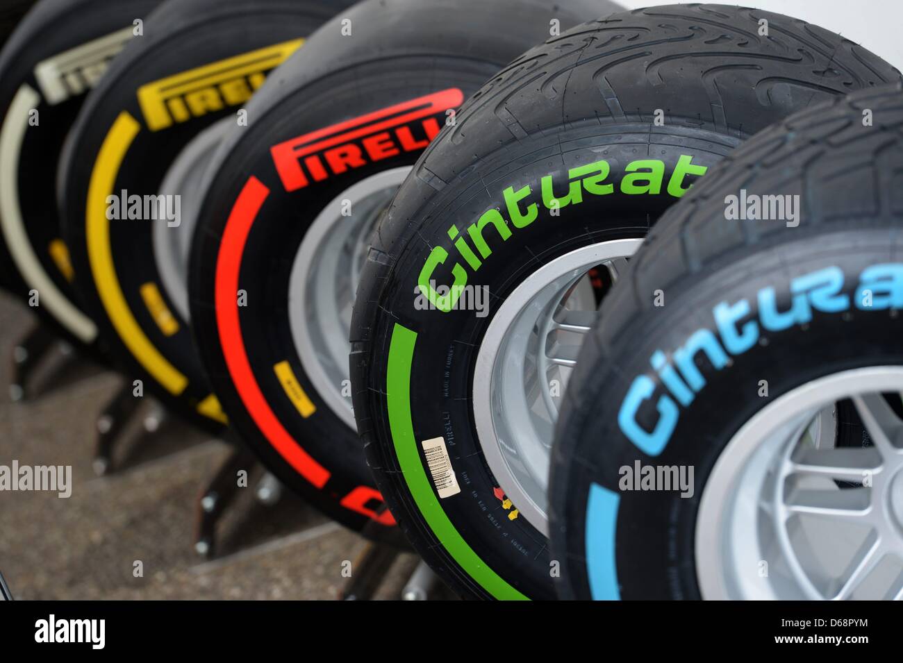 Alle verschiedene Arten von nassen und glatten Reifen von Pirelli  abgebildet auf dem Hockenheimring verfolgen in Hockenheim, Deutschland, 20.  Juli 2012. Die Formel 1 Grand Prix von Deutschland stattfinden am 22. Juli