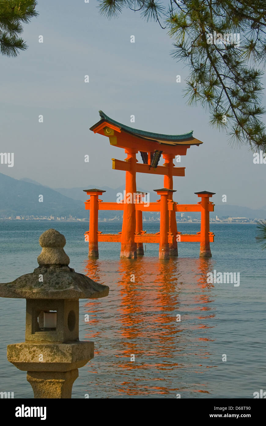 Torii, Itsukushima-Jinja, Miyajima, Hatsukaichi, Hiroshima, Japan Stockfoto