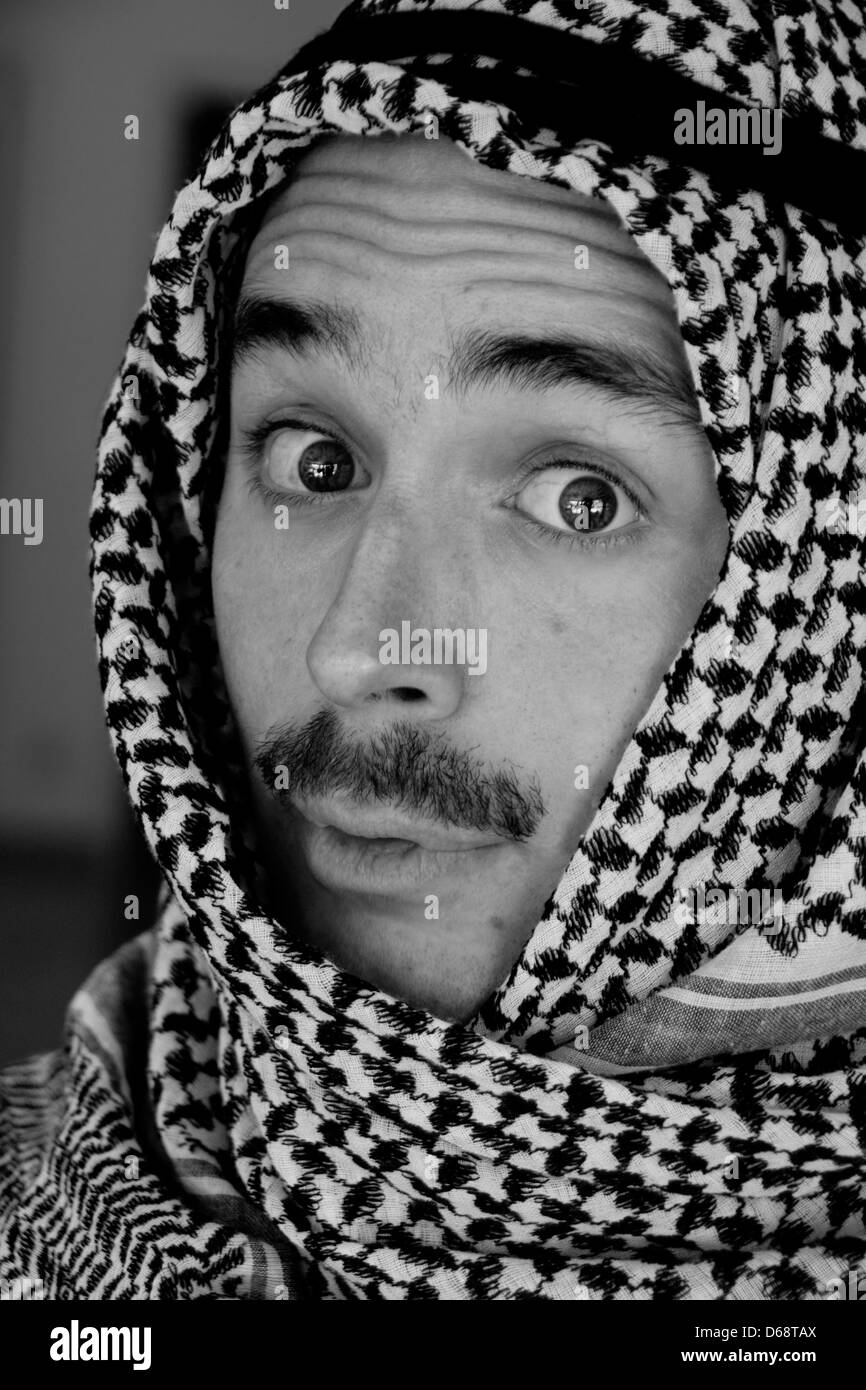 Ein Portrait eines jungen arabischen Mannes tragen ein Kaffiyehs Model Release verfügbar Stockfoto
