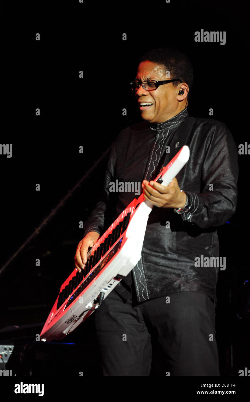 Herbie Hancock führt auf dem Jazz-Baltica-Festival in Niendorf, Deutschland, 1. Juli 2012. Foto: Lutz Knauth Stockfoto