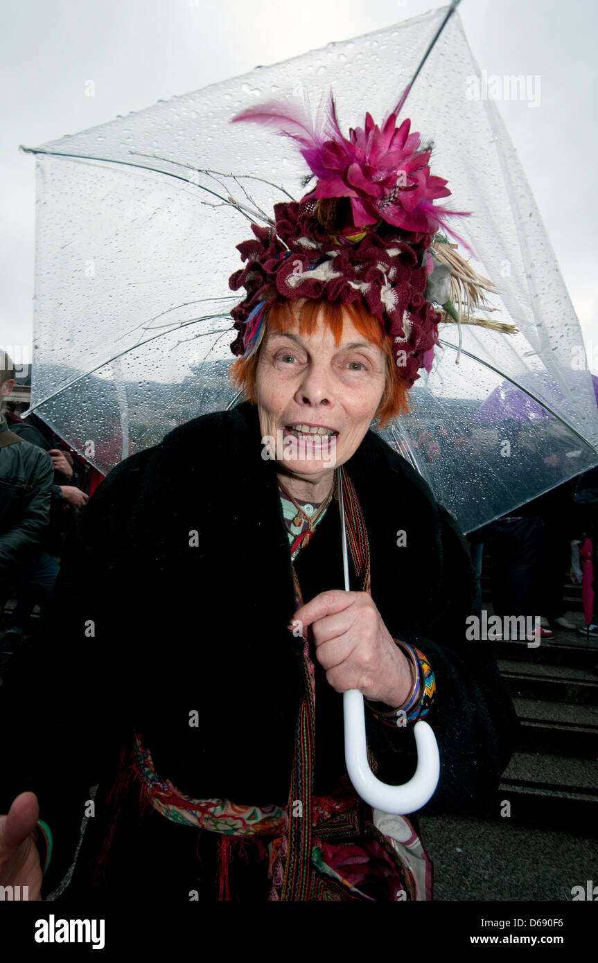 Thatchers Erbe und extravagante Zustand Begräbnis-Vorbereitungen auf dem Trafalgar Square protestieren. Stockfoto