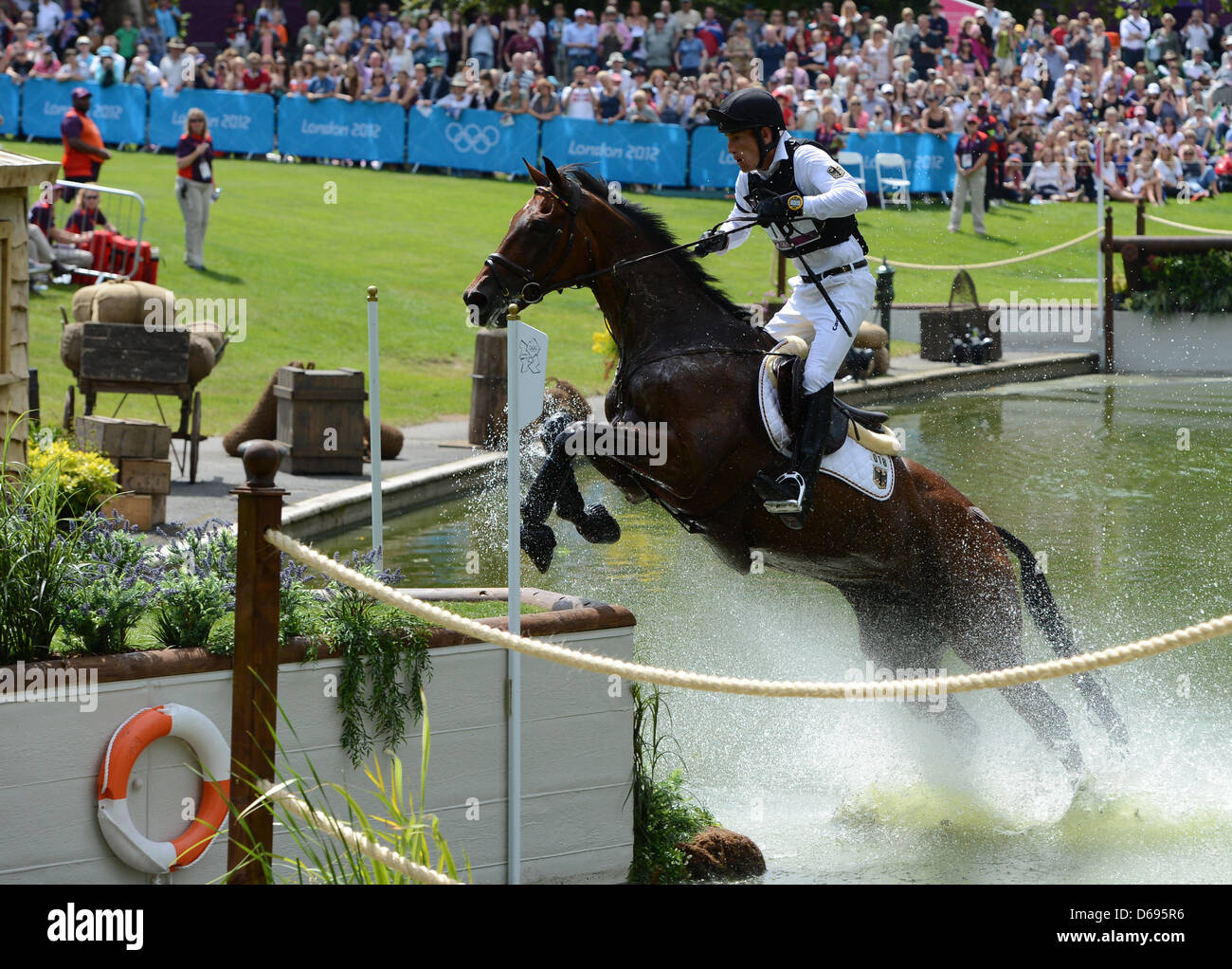 Deutschlands Dirk Schrade konkurriert mit seinem Pferd König Artus Iduring Eventing Cross Country Reitsport-Wettbewerb im Greenwich Park bei London 2012 Olympischen Spielen in London, Großbritannien, 30. Juli 2012. Foto: Jochen Luebke Dpa +++(c) Dpa - Bildfunk +++ Stockfoto