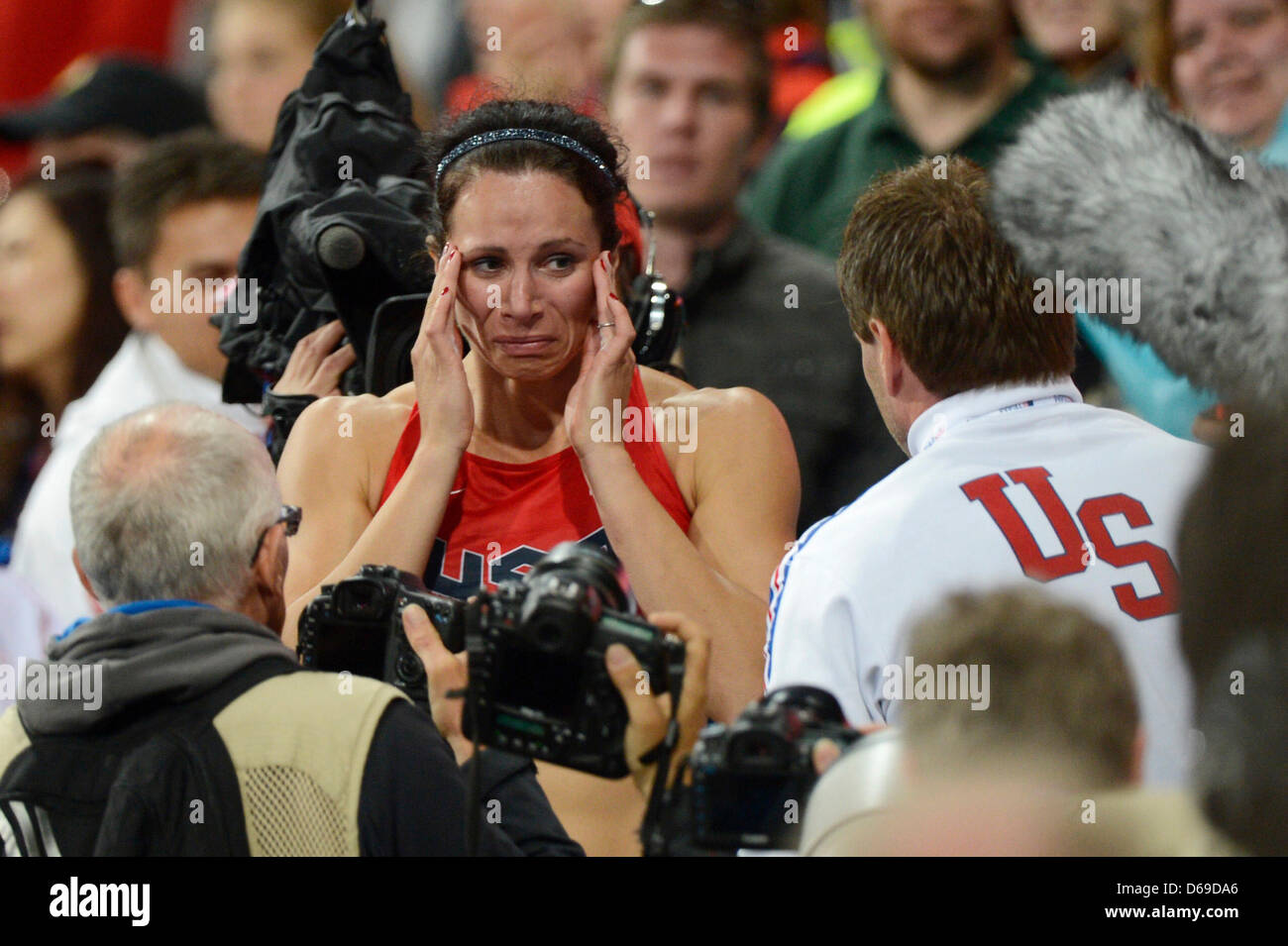 US-Jennifer Suhr feiert nach dem Sieg der Stabhochsprung der Frauen während der London 2012 Olympische Spiele Leichtathletik, Leichtathletik-Veranstaltungen im Olympiastadion, London, Vereinigtes Königreich, 6. August 2012. Foto: Marius Becker Dpa +++(c) Dpa - Bildfunk +++ Stockfoto