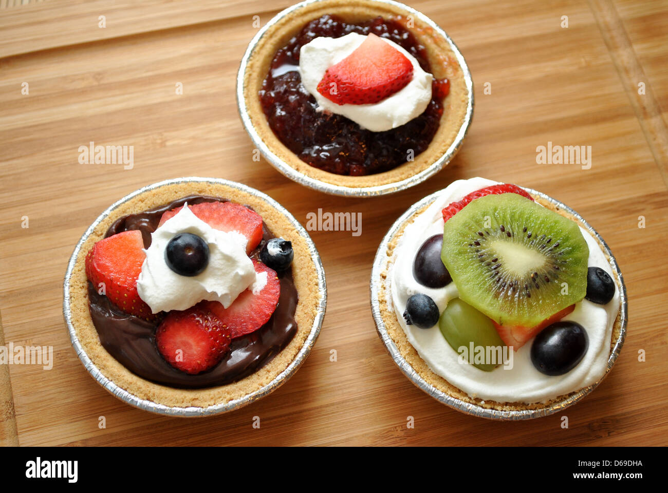 Drei Mini-Gourmet Obst Schalen Stockfoto