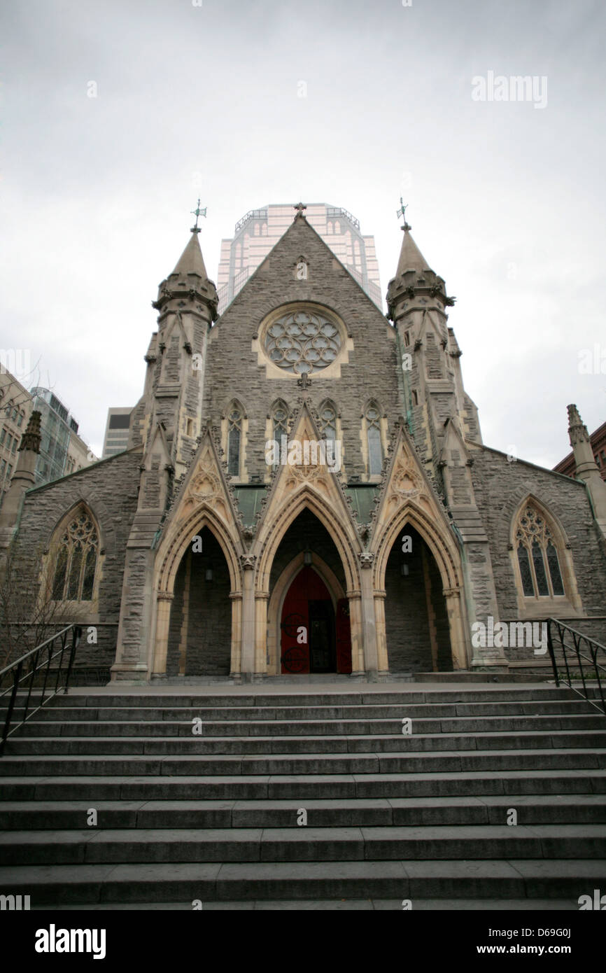 Die Christ Church Cathedral ist eine anglikanische neugotischen Kathedrale befindet sich in Saint Catherine Street in Montreal, Quebec. Stockfoto