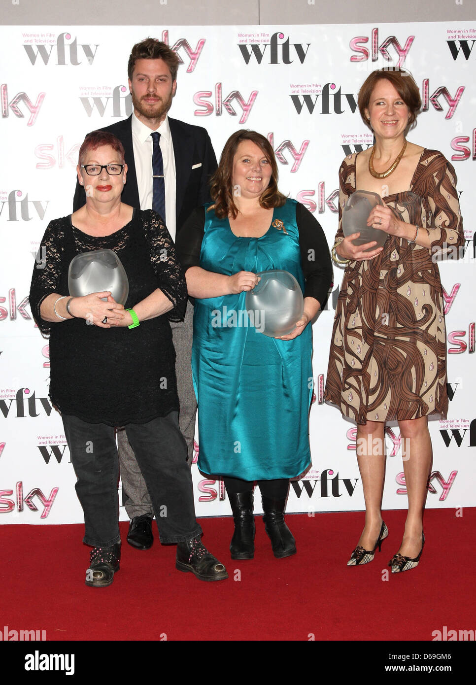 Rick Edwards mit Joanna Scanlan, Vicki Pepperdine und Jo Brand