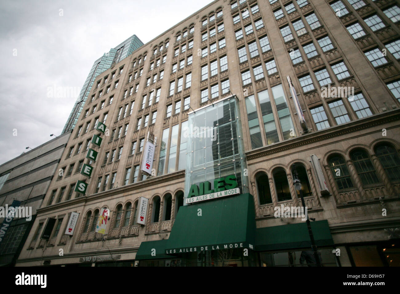 Complexe Les Ailes ist ein Einzelhandel und Bürokomplex an der Saint Catherine Street in Montreal, Quebec. Stockfoto