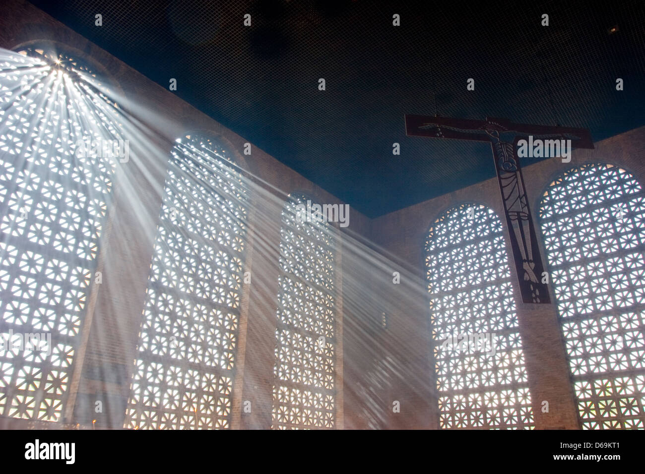 Nossa Senhora Aparecida neue Basilika eine der größten katholischen Tempel in der Welt. Kerzen-Zimmer (Sala Das Velas)-Brasilien Stockfoto