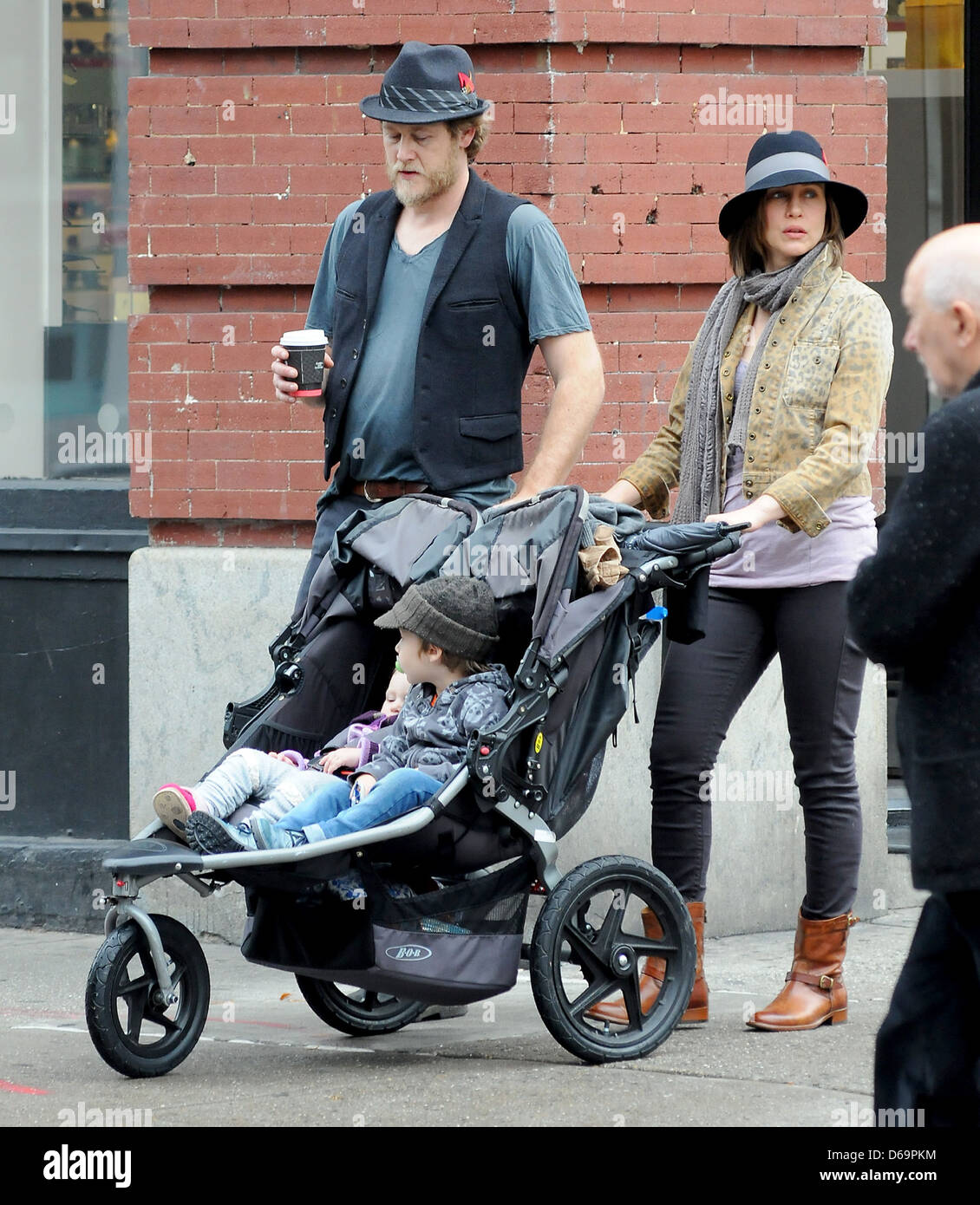 Renn Hawkey, Vera Farmiga, Gytta Lubov Hawkey und Fynn Hawkey Vera