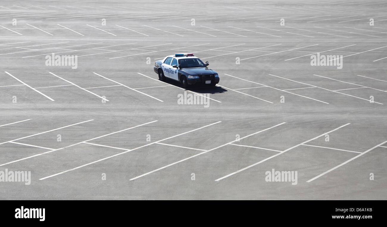 Polizeiauto in Baulücke Stockfoto