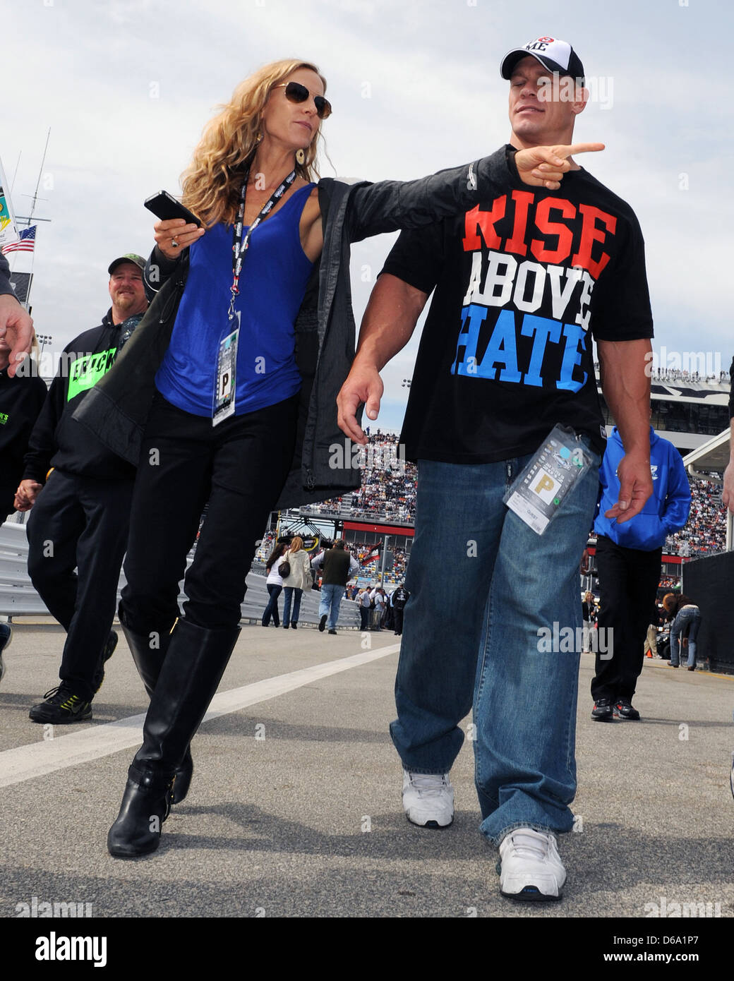 John Cena und seine Frau Liz Huberdeau in Daytona Beach, Florida, USA - 26.02.12 Stockfoto