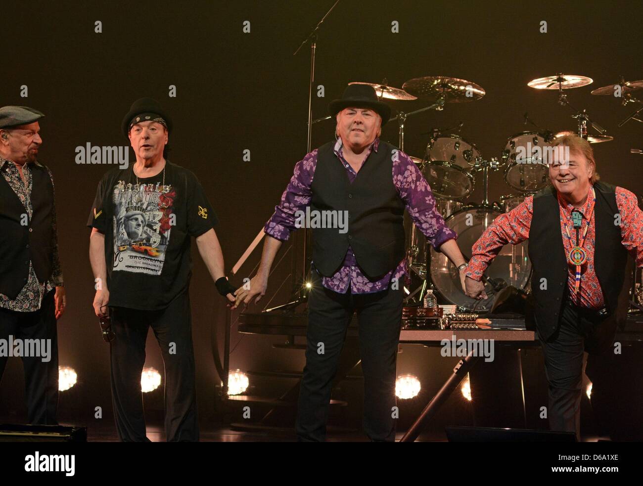 New York, USA. 15. April 2013. Die Rasselbande, Felix Cavaliere, Dino Danelli, Gene Cornish, Eddie Brigati, bei der Pressekonferenz für THE RASCALS: einmal auf A DREAM Sound Check, Richard Rodgers Theatre, New York, NY 15. April 2013. Foto von: Derek Sturm/Everett Collection/Alamy Live-Nachrichten Stockfoto