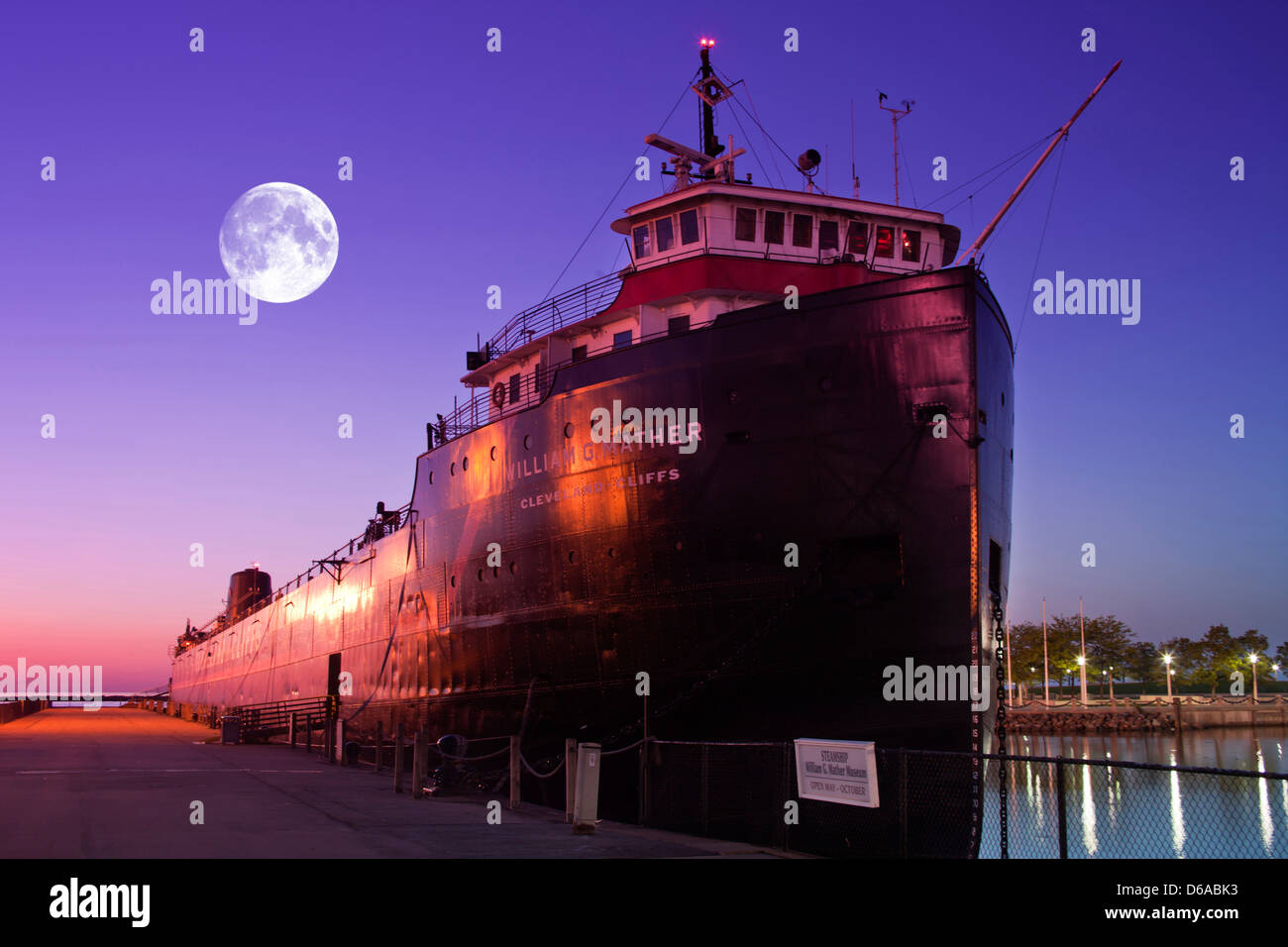 DAMPFSCHIFF WILLIAM G. MATHER FRACHTER SEEMUSEUM WATERFRONT KAI DOWNTOWN CLEVELAND OHIO USA Stockfoto