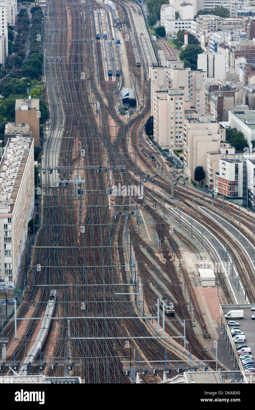Schienen vor dem Gare Montparnasse, Paris, Frankreich Stockfoto
