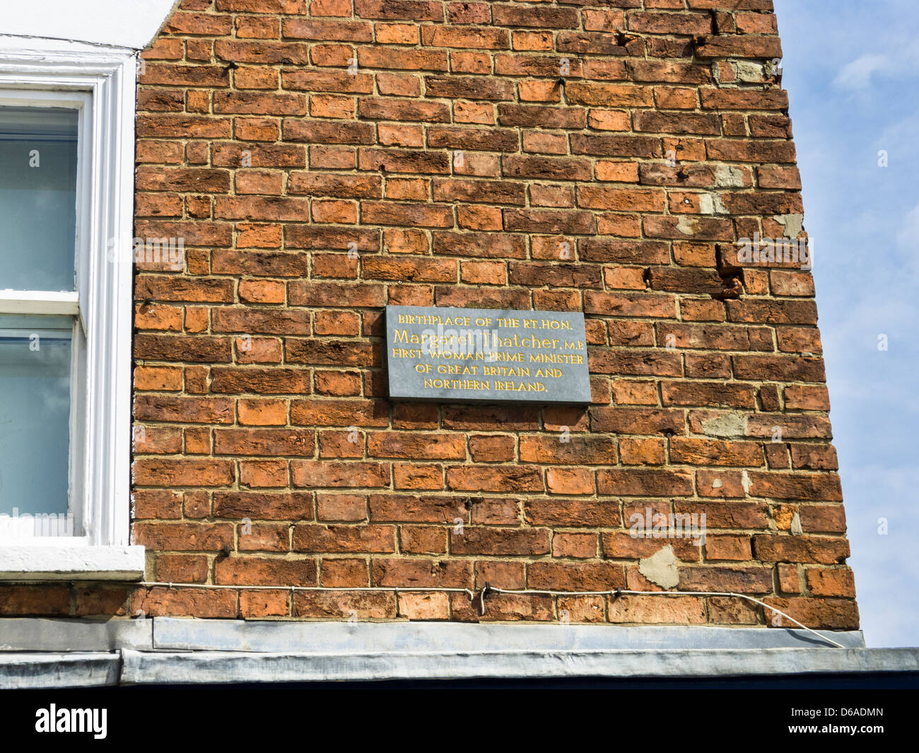 Plakette Kennzeichnung Geburtsort des britischen Premierministers Frau Margaret Thatcher. Sie wuchs in einer Wohnung über der Lebensmittelhändler shop Stockfoto