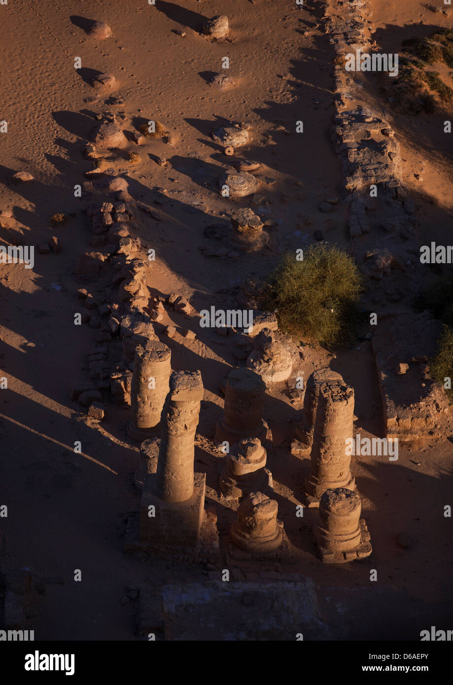 Blick von oben auf den Jebel Barkal des Main-Amun-Tempel, Karima, Sudan Stockfoto