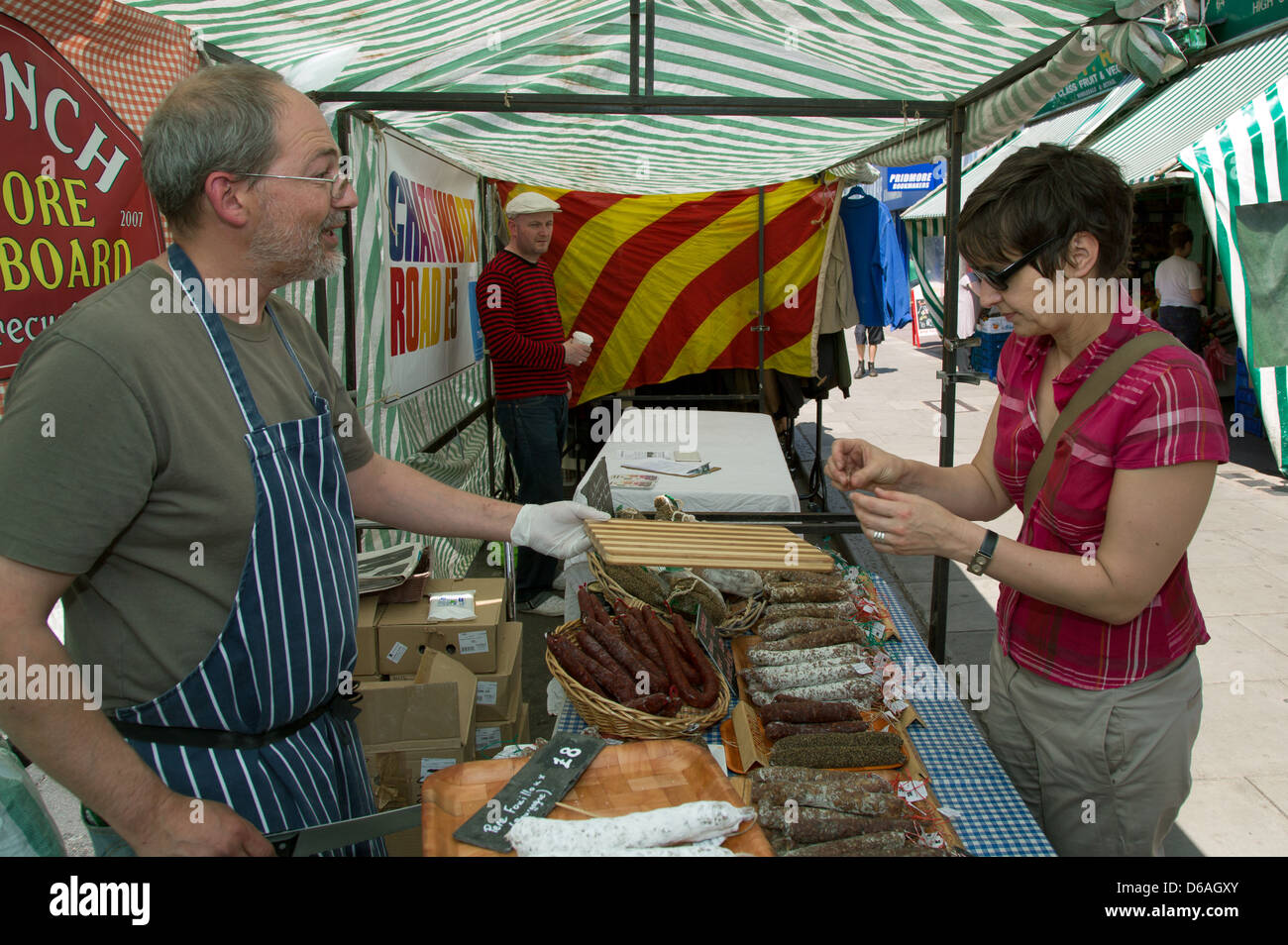 London, Vereinigtes Königreich, Market News auf einem Markt im Bezirk Hackney Stockfoto
