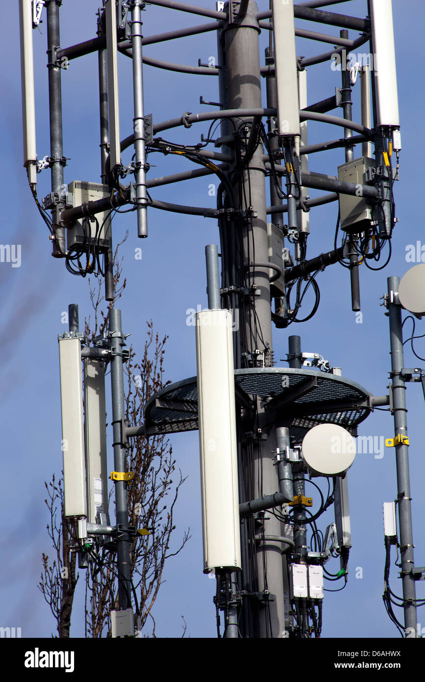 Funkantennen und Verstärker für Mobilfunknetze Prag Tschechien Stockfoto