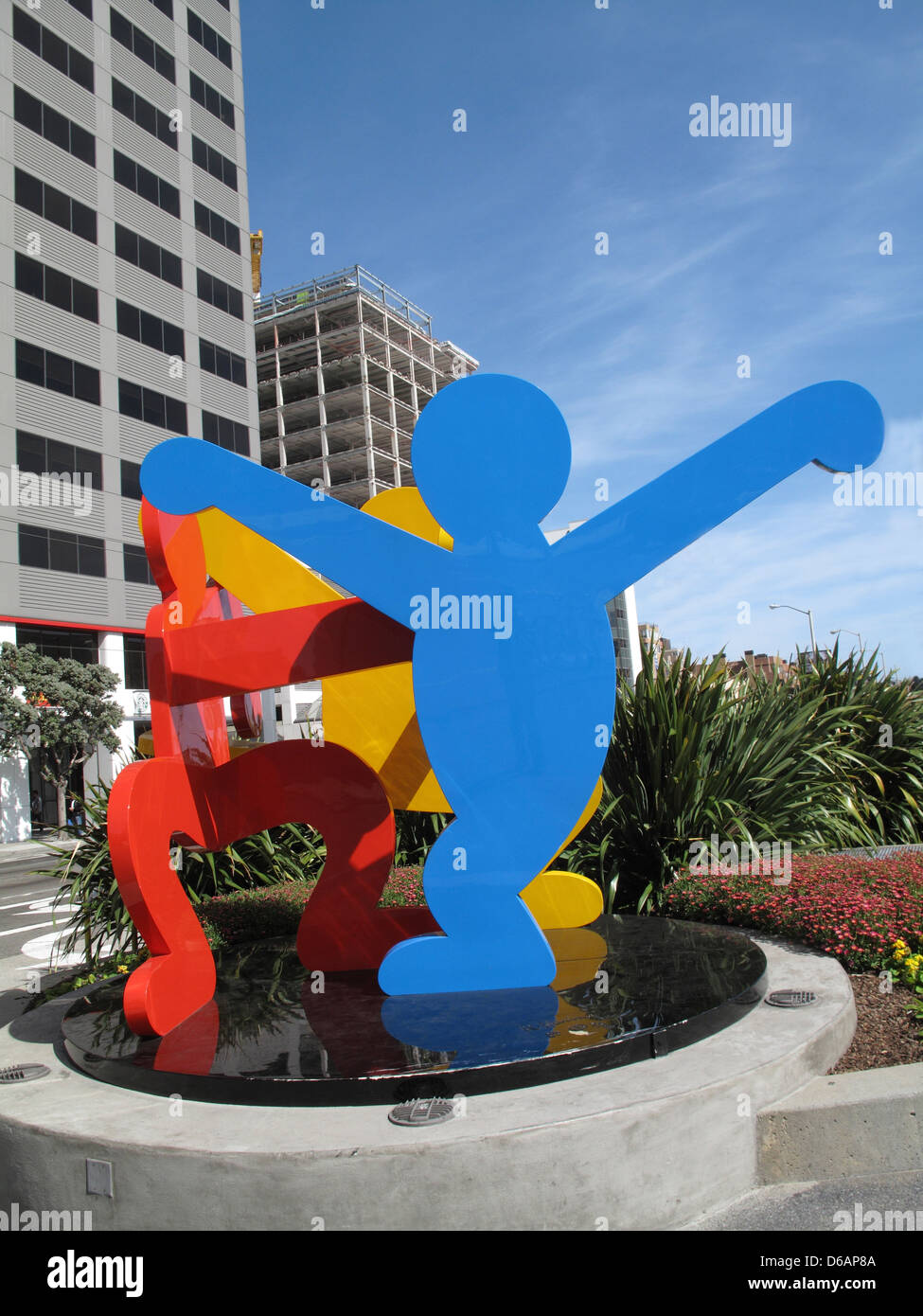 1989 Skulptur Keith Haring untitled (drei tanzende Figuren) Moscone Center (3. und Howard Straßen) San Francisco, Kalifornien Stockfoto