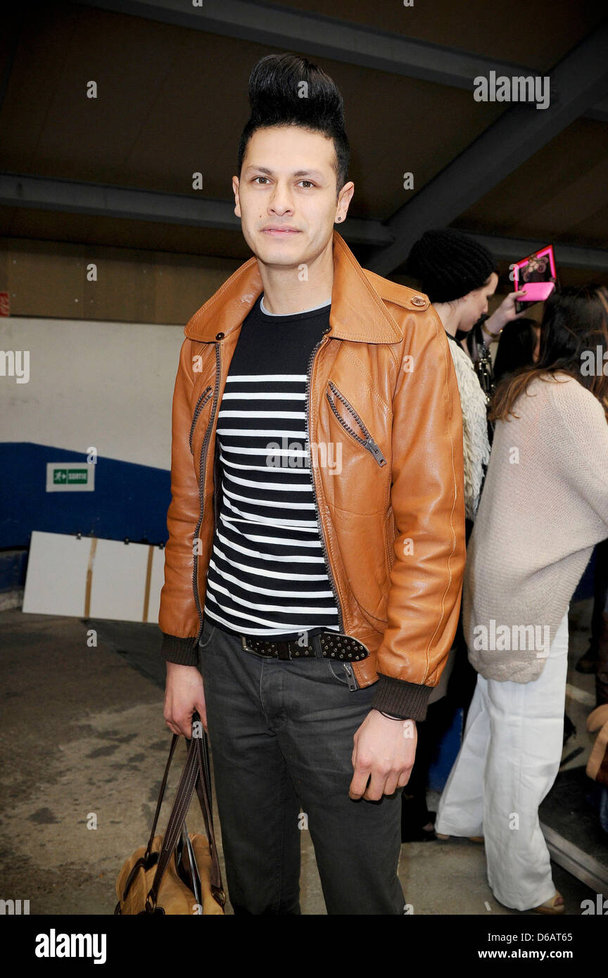 Abraham De La Rosa Paris Fashion Woche Herbst / Winter 2012 - Manish Arora - Front Row Paris, Frankreich - 03.03.11 zu tragen bereit Stockfoto