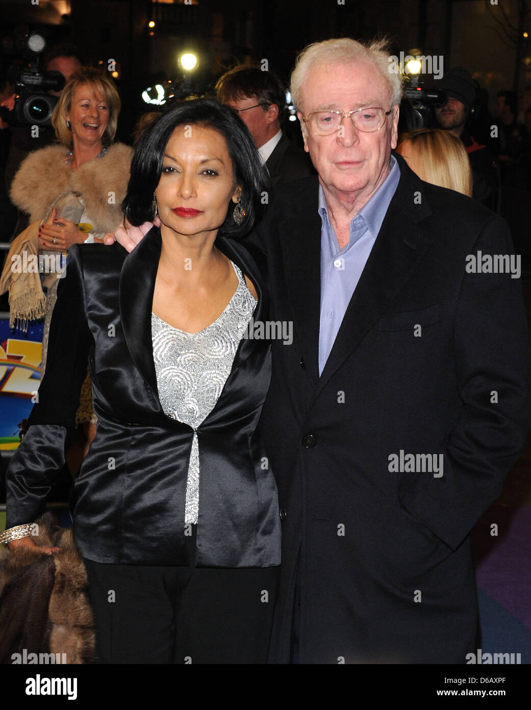 Sir Michael Caine Wife Shakira Stockfotos Und Bilder Kaufen Alamy