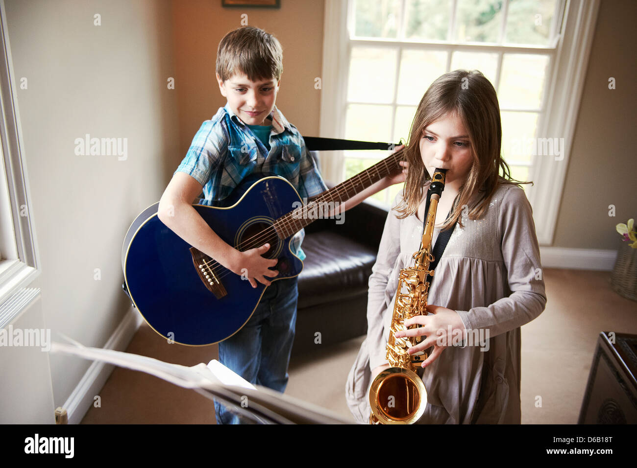 Kinder Musizieren Stockfoto